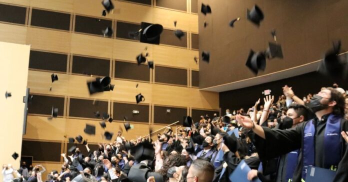 SE-GRADUAN-ALUMNOS-DE-LA-UPCH