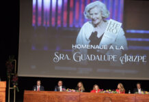 Rinden homenaje Cruz Pérez y Rubí Enríquez a la señora Guadalupe Arizpe de la Vega