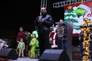 Encienden árbol navideño en la colonia Zaragoza de Ciudad Juárez 1 6933b053660c0 6933b053660c2 CAFE CIUDADANO