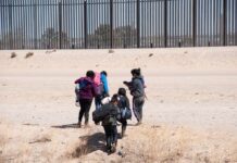 Tribunal Supremo de EE.UU. permite a Trump frenar solicitantes de asilo en la frontera con México