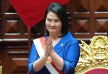 Keiko Fujimori jura como presidenta de Perú