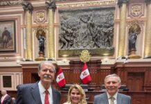 Vicente Fox asiste a la toma de protesta de la nueva presidenta de Perú, Keiko Fujimori