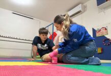 IMPAS impulsa terapia sensorial para niños con conejos, gallinas y caballos