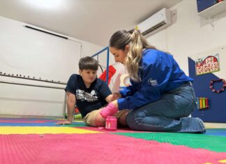 IMPAS impulsa terapia sensorial para niños con conejos, gallinas y caballos