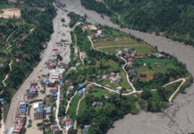Riada en Nepal deja casi 600 muertos y 2 mil 500 desaparecidos