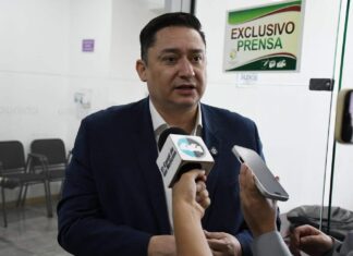 Acusa Alfredo Chávez a Zoé Robledo de colapsar el sistema del IMSS