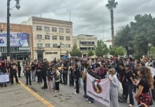 Protestan universitarios de la UACH; exigen autonomía y mayor transparencia