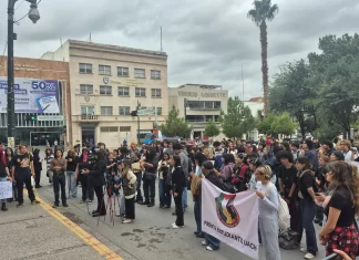 Protestan universitarios de la UACH; exigen autonomía y mayor transparencia